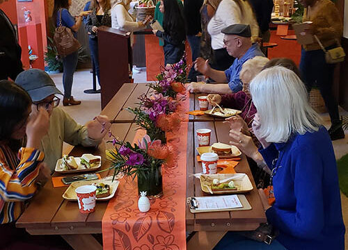 kings-hawaiian-breakfast-bungalow-crowd